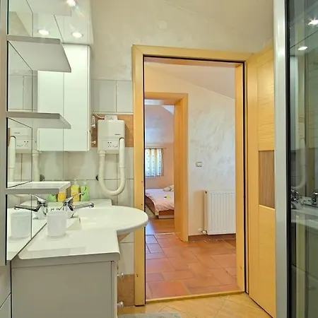 Teo By Briskva ポレッチ