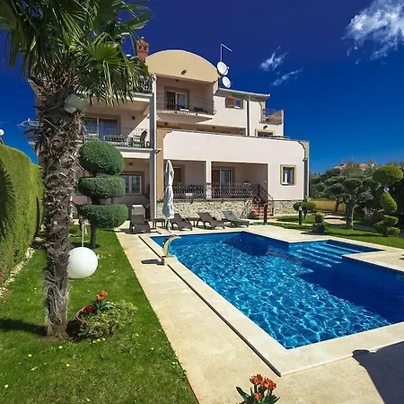 アパート Teo By Briskva