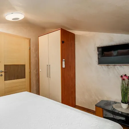 Teo By Briskva ポレッチ